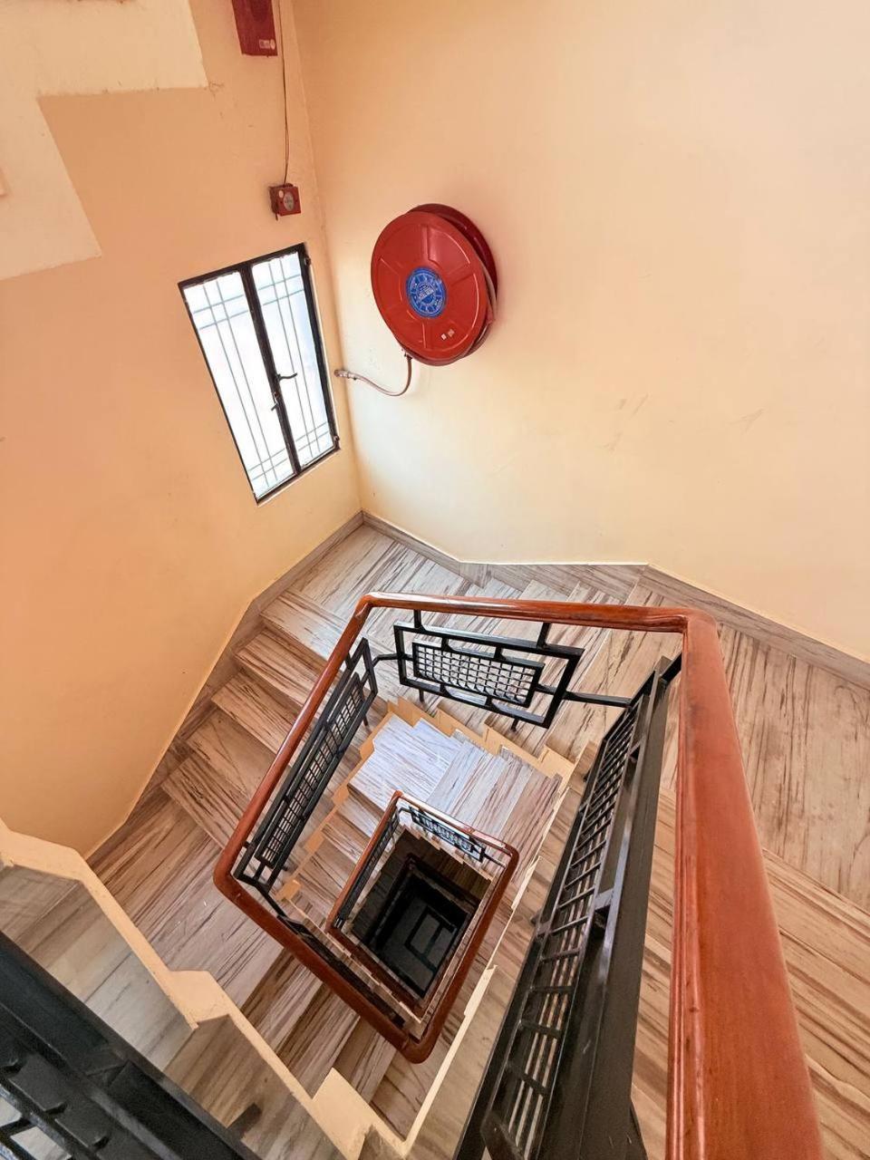 Shivam Hotel Varanasi - Near Kashi Vishwanath Temple With Parking And Lift מראה חיצוני תמונה
