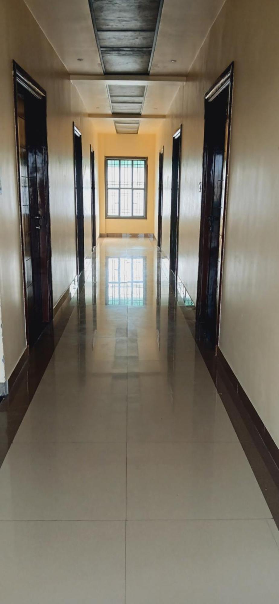 Shivam Hotel Varanasi - Near Kashi Vishwanath Temple With Parking And Lift מראה חיצוני תמונה