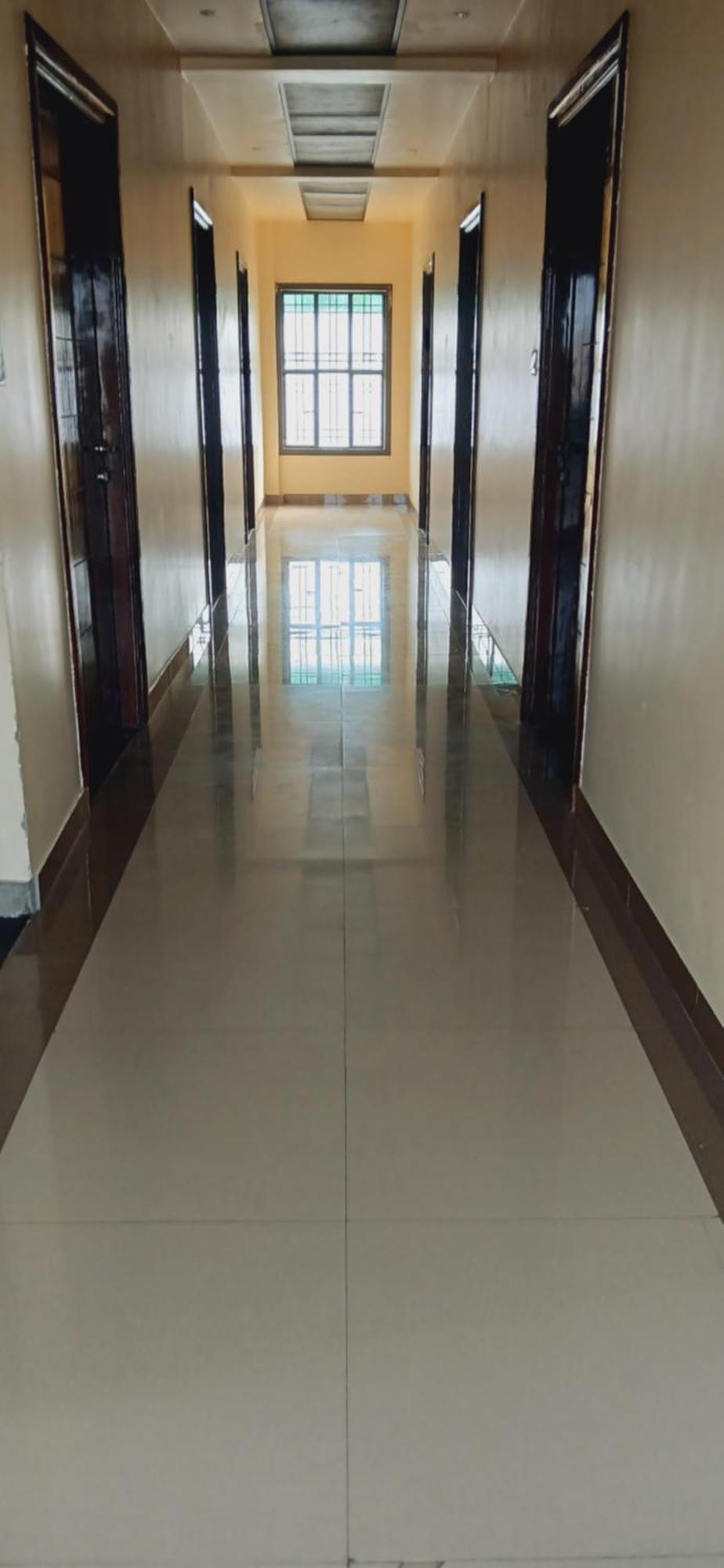 Shivam Hotel Varanasi - Near Kashi Vishwanath Temple With Parking And Lift מראה חיצוני תמונה
